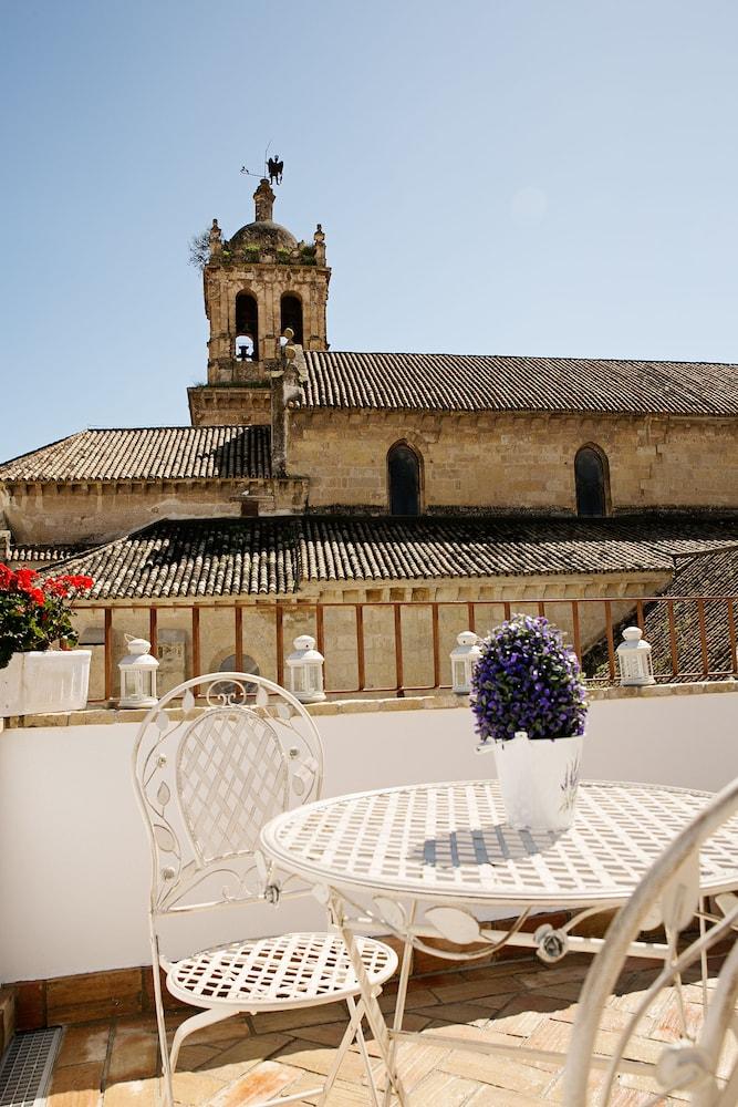 La De Pilar Apartahotel